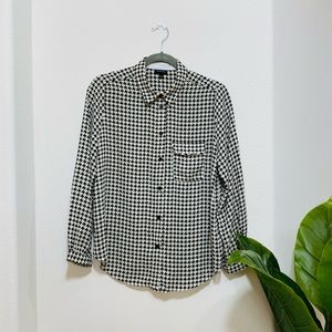 WHO WHAT WEAR Black & White Houndstooth Print Blouse